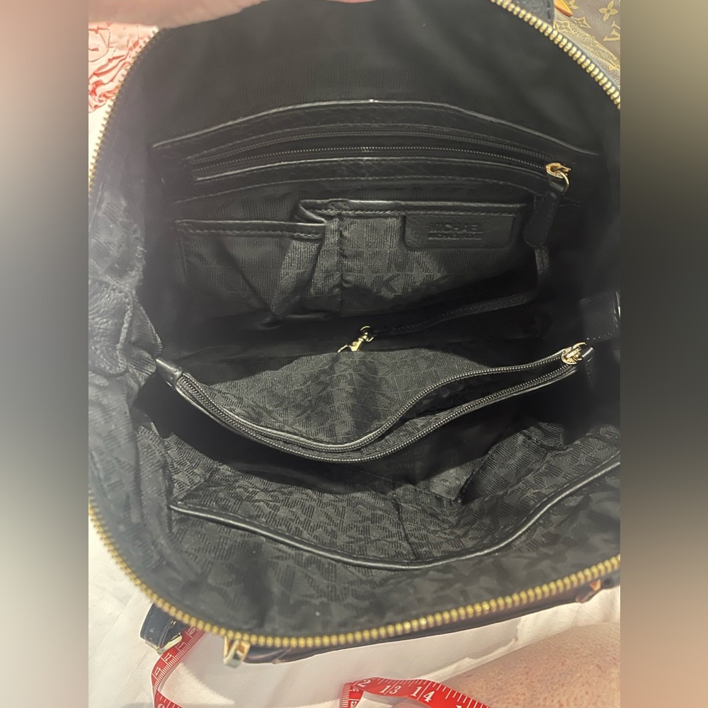 Michael Kors Riley Purse - Picture 9 of 11
